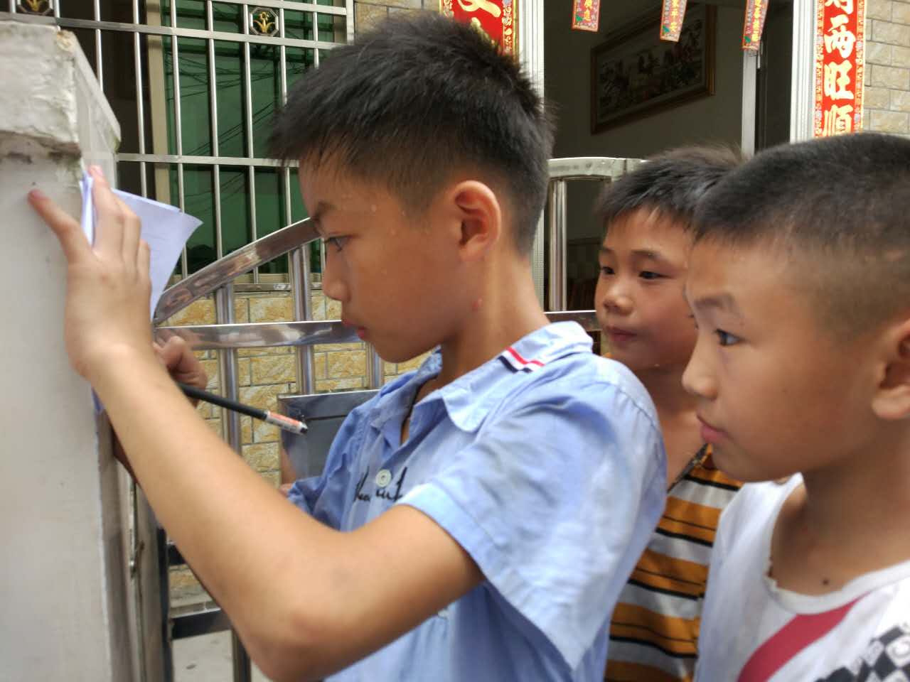 当地小员工积极报名夏令营活动